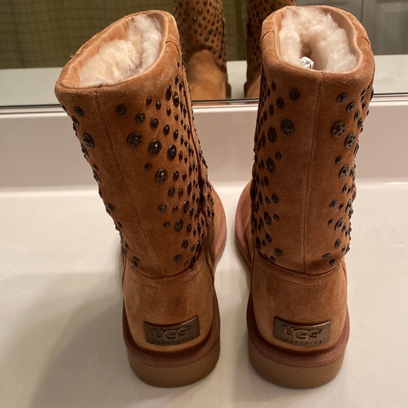 Ugg Elliott studded boots size 8 - Picture 6 of 12